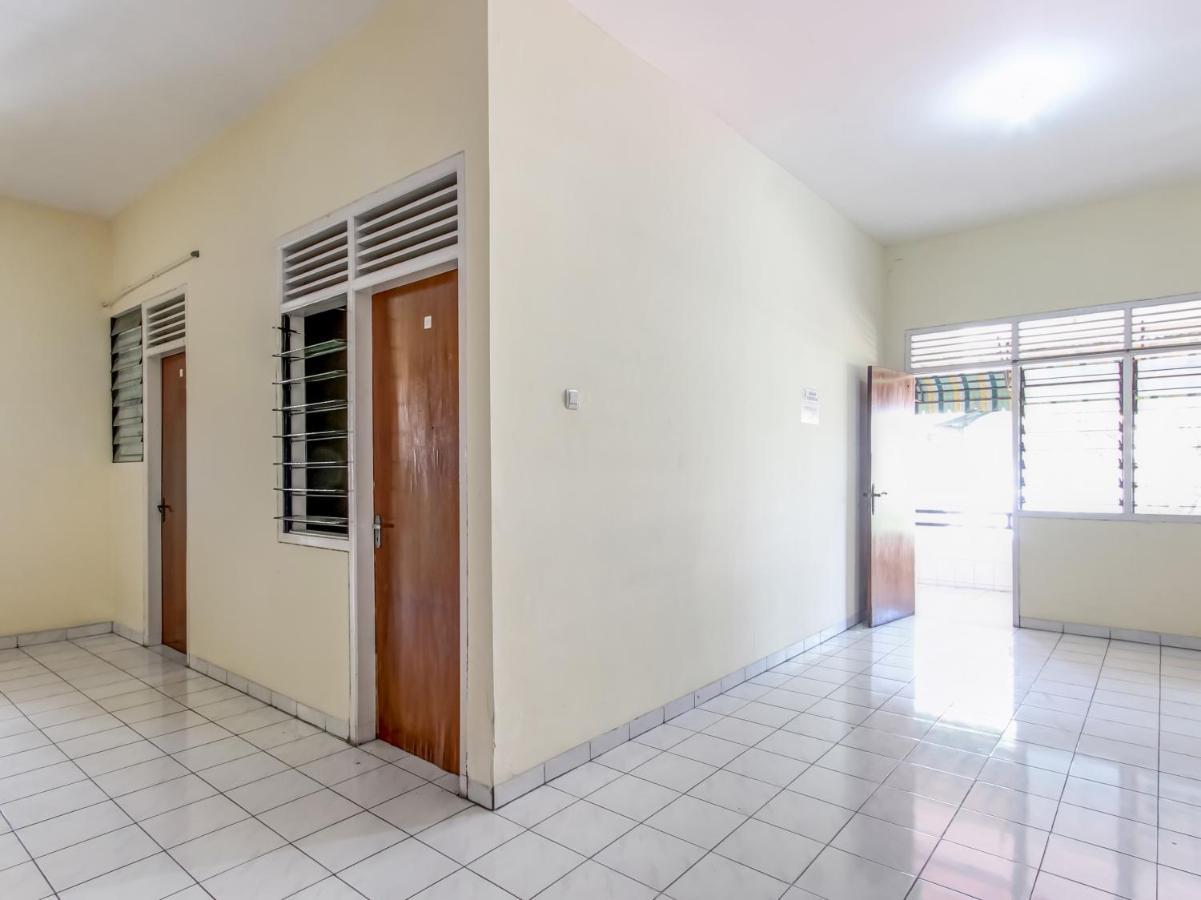 SPOT ON 91374 Asia Stay Semarang Bagian luar foto
