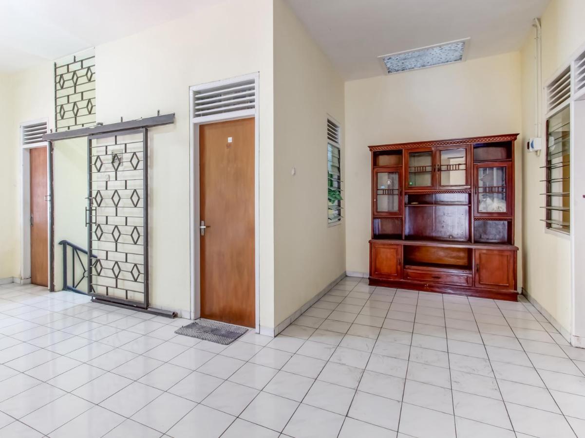 SPOT ON 91374 Asia Stay Semarang Bagian luar foto