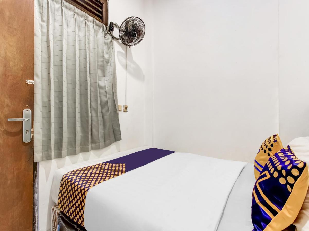 SPOT ON 91374 Asia Stay Semarang Bagian luar foto