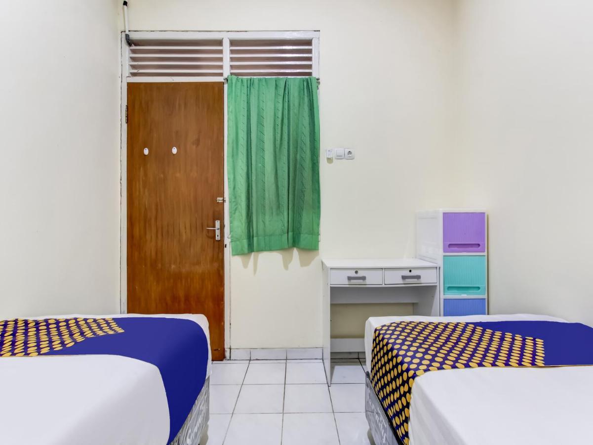 SPOT ON 91374 Asia Stay Semarang Bagian luar foto